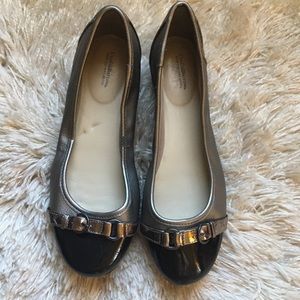 Croft & Barrow silver & black patent leather flats size 6.5